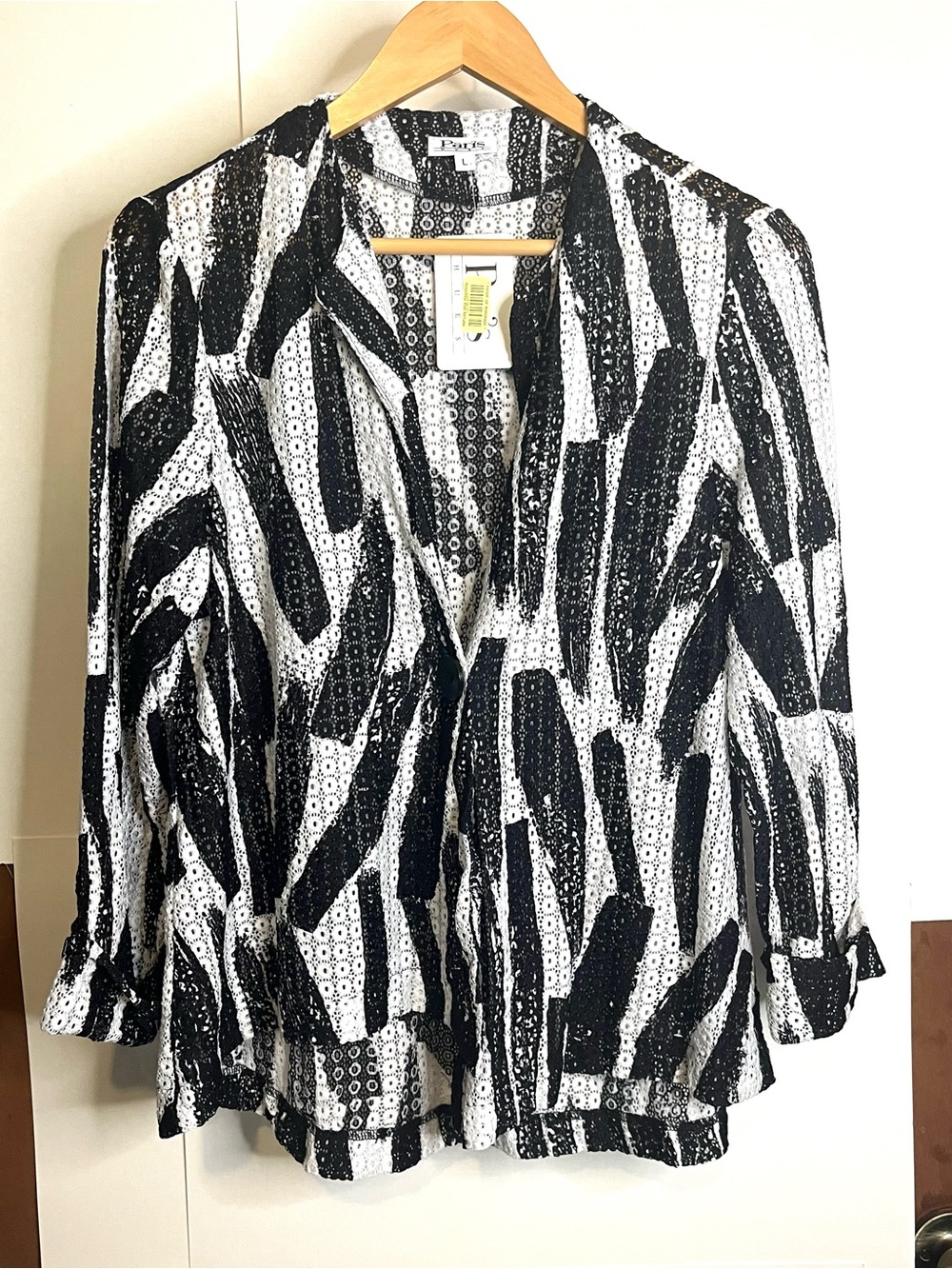 NWT Paris Hues (Tag L, Fits S/M) Black & White Eyelet Lace Blouse